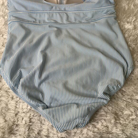 Blue White Seersucker 1 Piece Swimsuit Ruffle Strap Sz ? XL - Picture 4 of 8